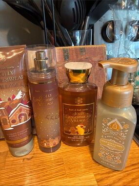 Bath & Body Works Jolly Gingerbread Village Body Wash & Lotion Set - Brown/Gold